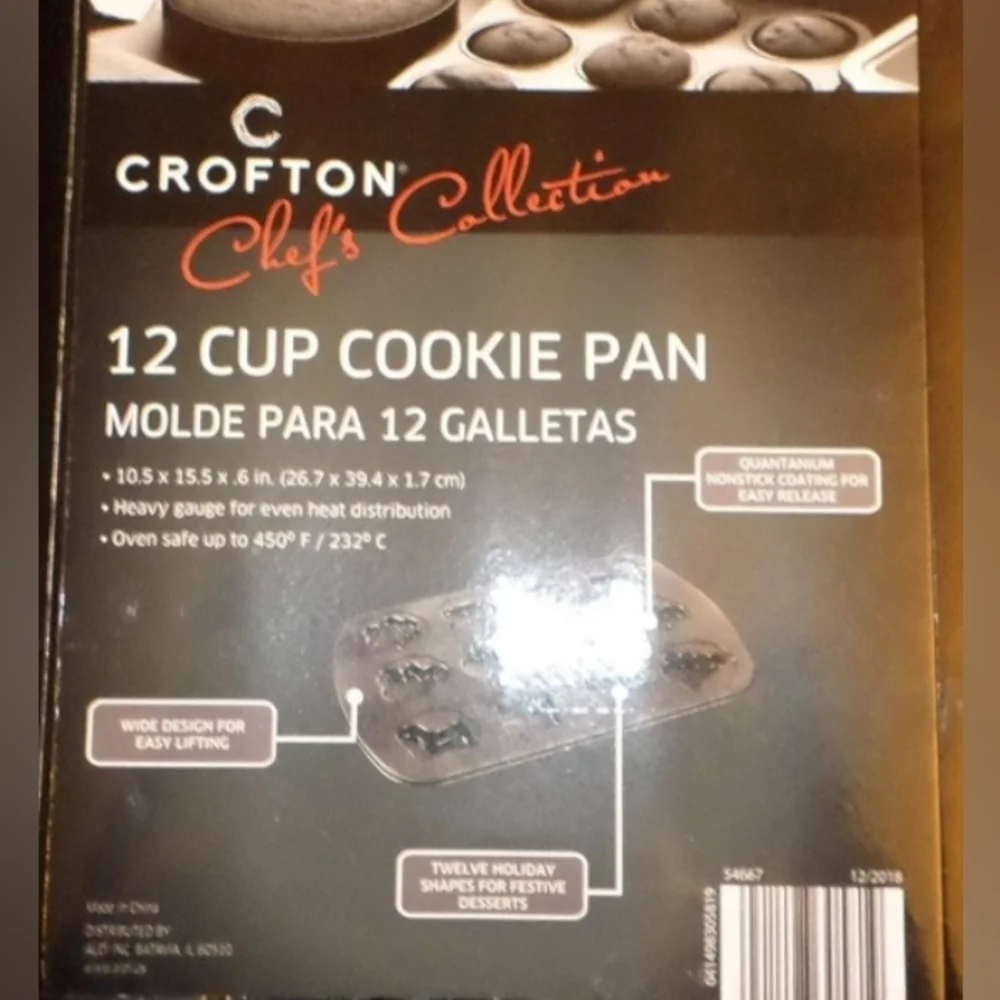 Crofton Chef Collection 12 Cup Cookie Candy Pan Baking Mold Holiday Christmas